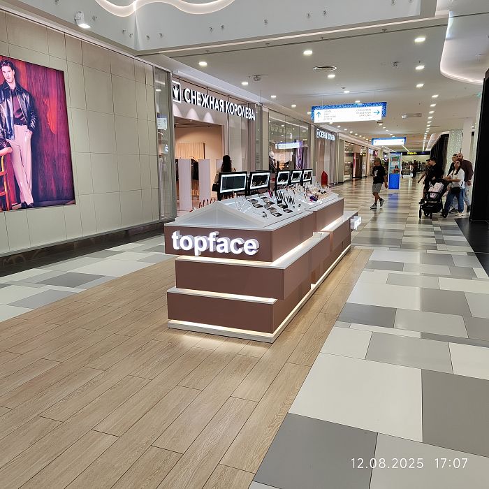 У нас открытие! Остров декоративной косметики Top Face